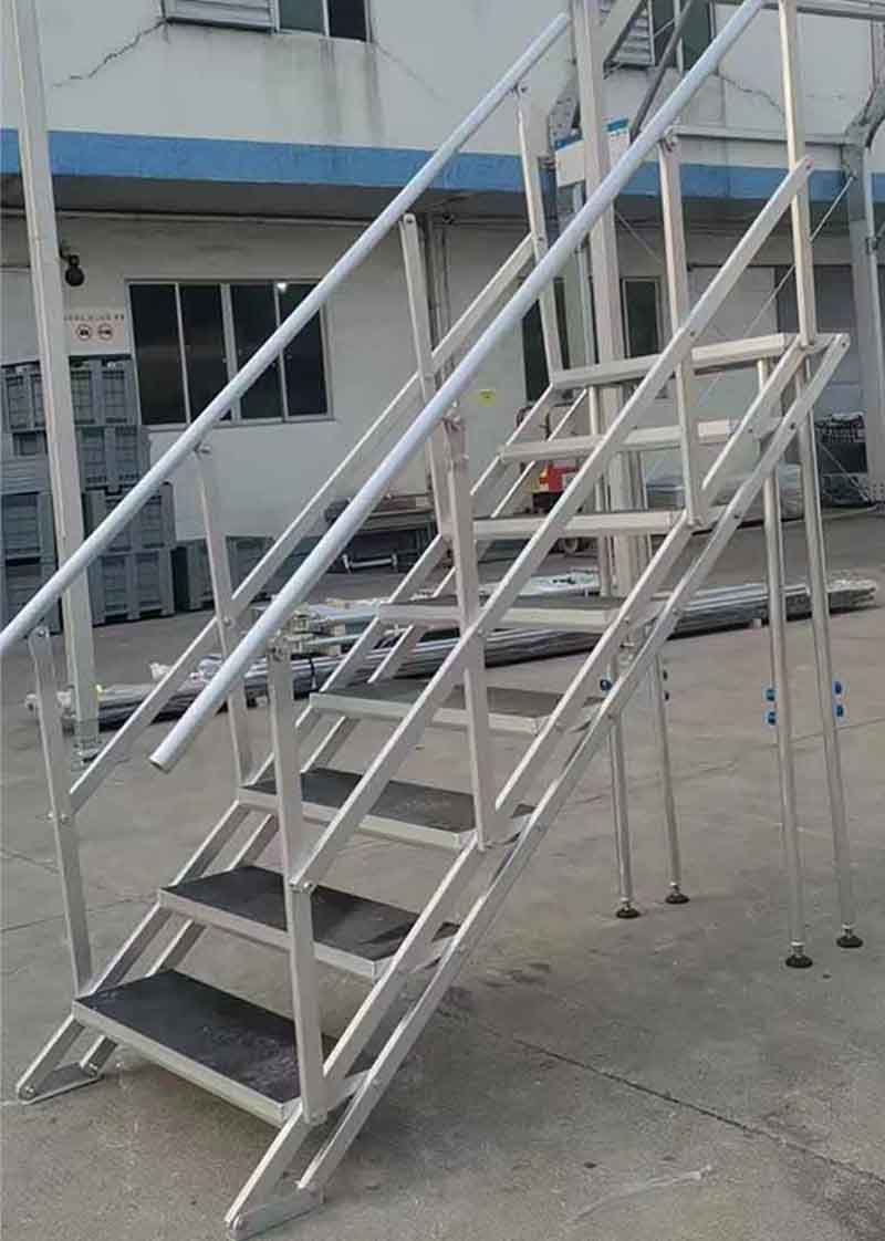Escaleras de escenario portátiles de aluminio.