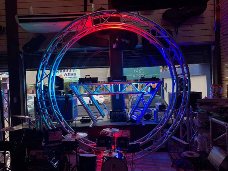 Configuración de DJ con armazón redondo: eleve su rendimiento de DJ con estilo