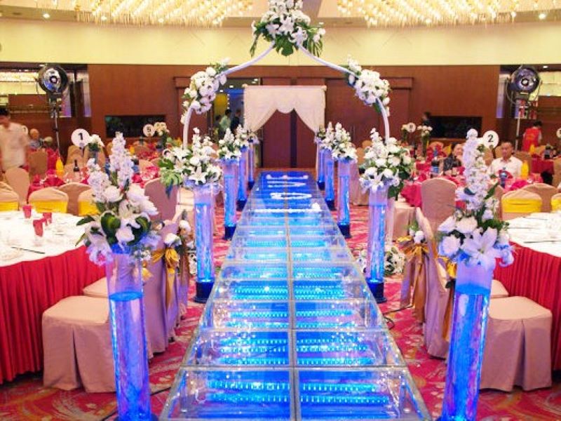 ¿Cómo hacer un escenario de recepción de ceremonia de boda transparente?