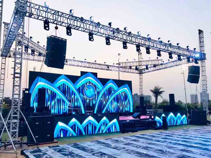 ¿Cómo decorar el escenario para la boda?